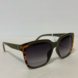 NWT TAHARI SUNGLASSES EYEWEAR ACCESSORY